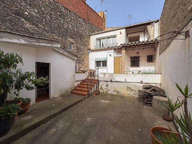 Casa adosada en venta en calle Major, Quart, de 214 m² 5 habitaciones por 379.000