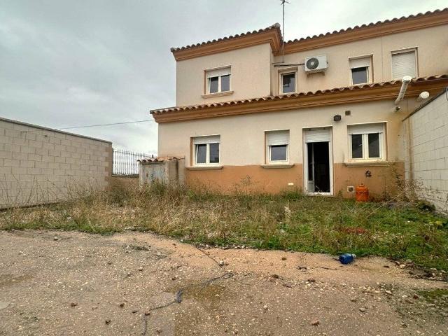 Casa adosada en Venta en Quintanar de la Orden