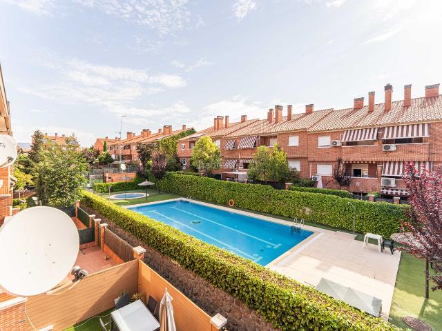 Casa adosada en venta en Rozas de Madrid Las, Las Matas Peñascales. CAPITAL HOME TORRELODONES VENDE EN EXCLUSIVA FANTÁSTICO CHALET ADOSADO EN UNA DE LAS MEJORES ZONAS DE LAS ROZAS. Casas adosadas.