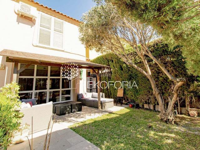 Casa adosada en venta en Rocafort. CHALET ADOSADO EN ROCAFORT AL LADO DEL CLUB ESPAÑOL DE TENIS. Casas adosadas.
