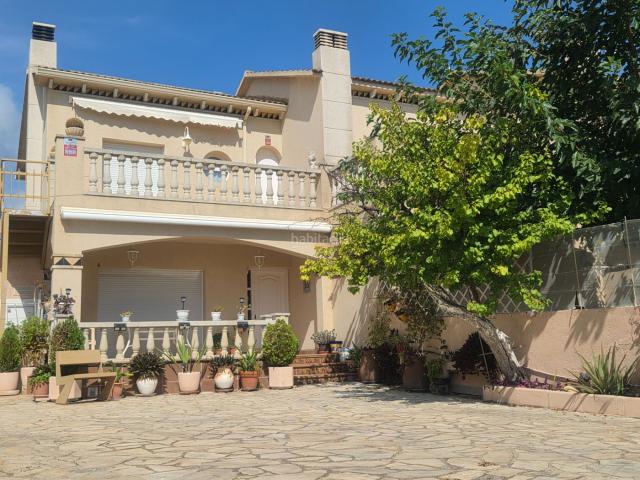 Casa adosada en venta en Roda de Barà Costa Dorada. ADOSADA ESQUINERA A UN PASO DEL MAR. Casas adosadas Roda de.