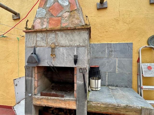 Casa adosada en venta en Roda de Eresma. CASA INDEPENDIENTE CON BONITA TERRAZA Y GRAN GARAJE. Casas adosadas Roda de.