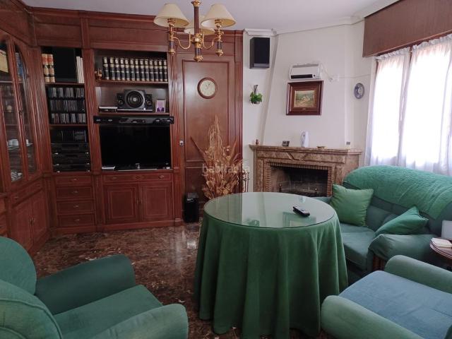 Casa adosada en venta en Roda La. Adosado en venta en Avda. Juan Ramón Jiménez, 5 dormitorios. Casas adosadas Roda.