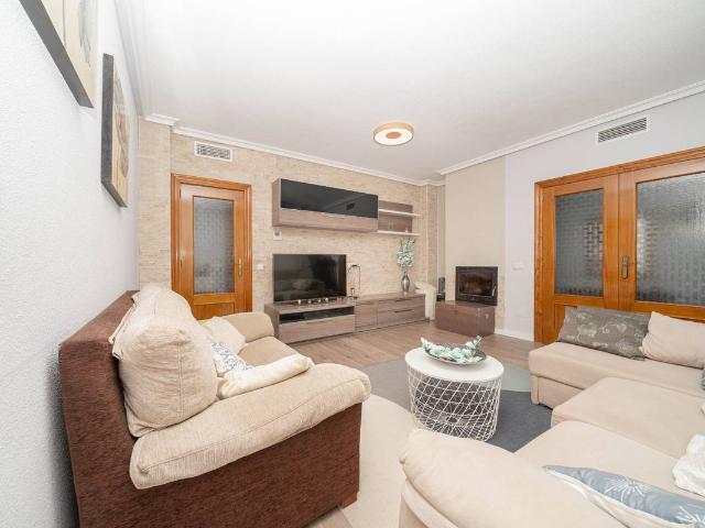 Casa adosada en Venta en Roldán