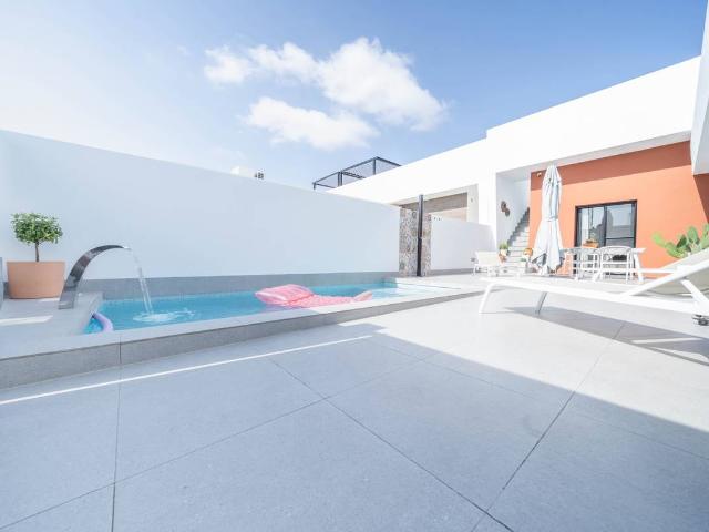 Casa adosada en Venta en Roldán