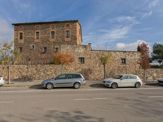 Casa adosada en venta en ronda Sant Pere, Santpedor, de 2.400 m² 9 habitaciones por 618.190
