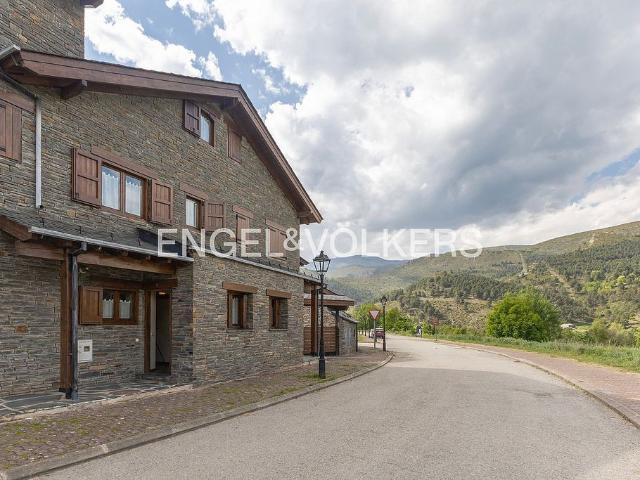 Casa adosada en venta en ronda Pla de Talló, Bellver de Cerdanya, de 170 m² 3 habitaciones por 575.000