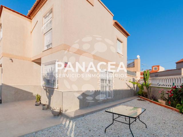 Casa adosada en Venta en Roquetas Pueblo