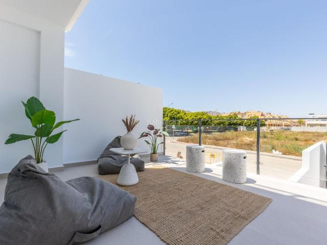 Casa adosada en venta en Rafal. Obra Nueva en Rafal Espectaculares Adosados con Semisótano de 70m2 y Piscina. Casas adosadas.