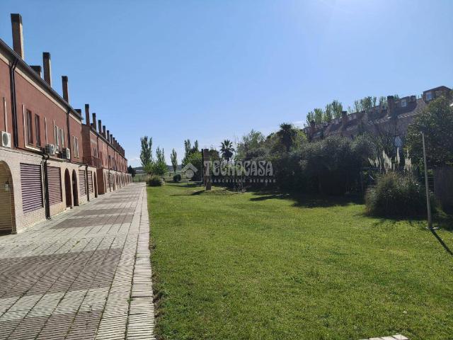 Casa adosada en Venta en Ranillas