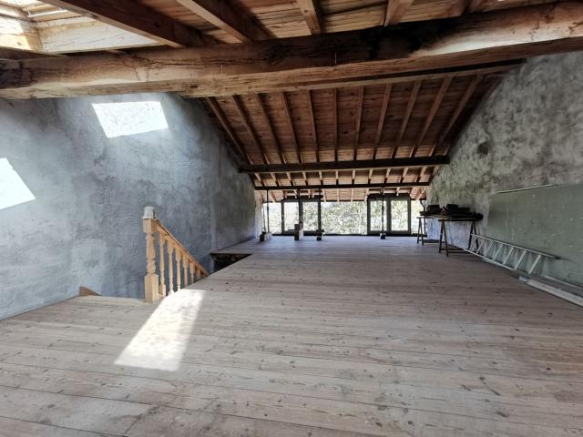 Casa adosada en venta en Rasines. Casa para acabar de reformar en venta en Rasines. Casas adosadas.