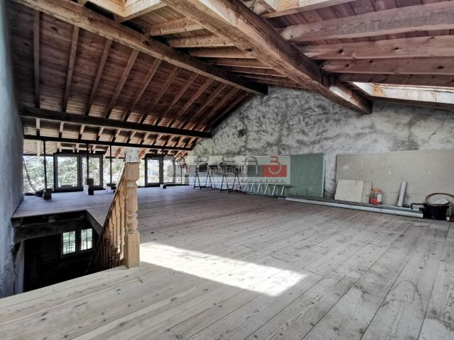 Casa adosada en venta en Rasines. Casa para acabar de reformar en venta en Rasines. Casas adosadas.