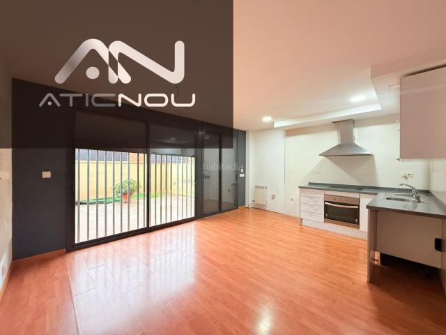 Casa adosada en venta en Reus, Migjorn. CASA ADOSADA EN LA ZONA DE LA JUNCOSA. Casas adosadas.