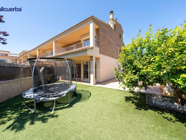 Casa adosada en venta en Reus, Migjorn. CASA ESQUINERA EN RESIDENCIAL AIGÜESVERDS DE REUS. Casas adosadas.