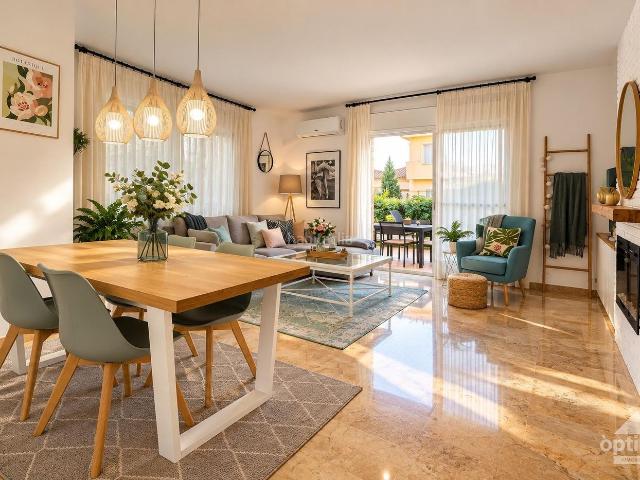 Casa adosada en venta en Reus, Migjorn. Pareado reformado con 5 habitaciones, terrazas y garaje en Reus. Casas adosadas.