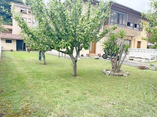 Casa adosada en venta en Reocín. Casa para actualizar con tejado nuevo. Casas adosadas.