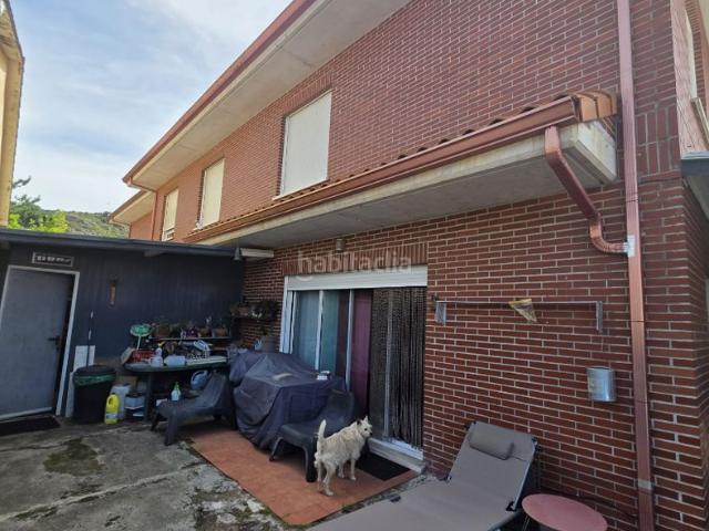 Casa adosada en venta en Reocín. CHALET PAREADO CON INTERIORES Y ACABADOS DE LA MEJOR CALIDAD EN VILLA PRESENTE REOCIN. Casas adosadas.