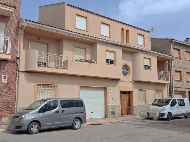 Casa adosada en Venta en Requena