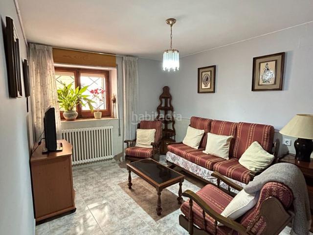 Casa adosada en venta en Riudarenes. Casa adosada con patio, garaje y solárium en una zona muy tranquila de Riudarenes. Casas adosadas.