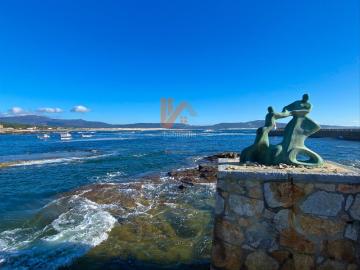 Casa adosada en venta en Ribeira, Carreira. CASA CON JARDÍN EN AS RÍAS BAIXAS. Casas adosadas.