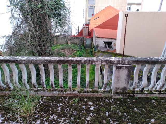Casa adosada en venta en Ribeira, Santa Uxía de Ribeira. Casa marinera con terreno en el casco antiguo. Casas adosadas.