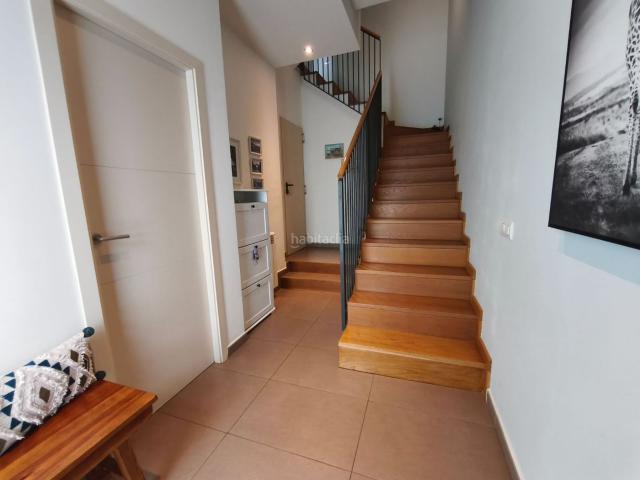 Casa adosada en venta en Ribera d´Urgellet. Casa a tres vents, completament exterior i amb unes vistes magnífiques. Casas adosadas Ribera.