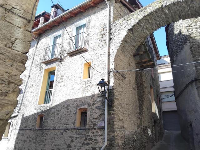 Casa adosada en venta en Ribera d´Urgellet. Casas adosadas Ribera.
