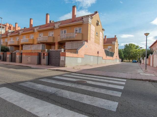 Casa adosada en Venta en Rinconada