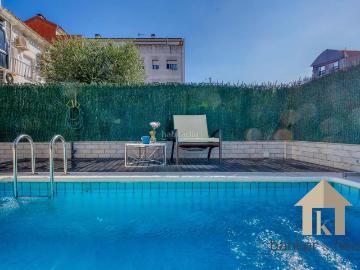 Casa adosada en venta en Ripollet, Can Mas. Casa pareada totalmente reformada con piscina privada, 4 hab, garaje y buhardilla. Casas adosadas.