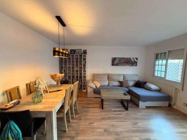 Casa adosada en venta en Ripollet, Sant Andreu Gassó Vargas. CASA UNIFAMILIAR EN VENTA DE 4H CON GARAJE. Casas adosadas.