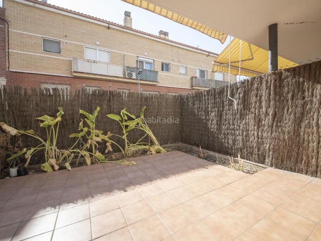 Casa adosada en venta en Rubí, Ca n´Oriol. Casa con terraza alquilada al 4,7 de rentabilidad. Casas adosadas.