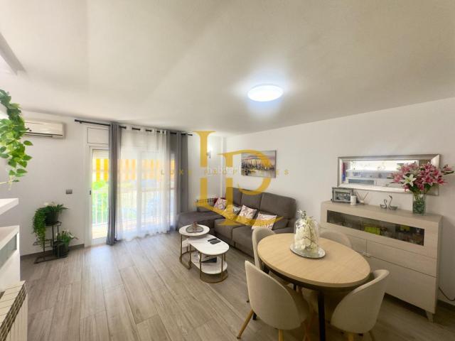 Casa adosada en venta en Rubí, Can Fatjó Sant Jordi Park Plana del Castell. FANTASTICA CASA ADOSADA CON AMPLIA TERRAZA Y BALCÓN EN VENTA EN RUBI. Casas adosadas.