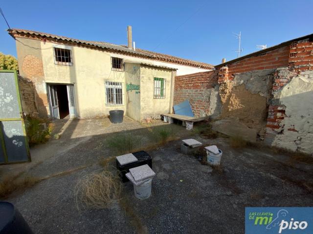 Casa adosada en venta en Rueda. Oportunidad casa en Rueda de tres habitaciones. Casas adosadas.