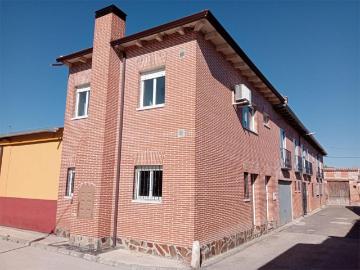 Casa adosada en venta en Rueda. Rueda calle la calva. Casas adosadas.