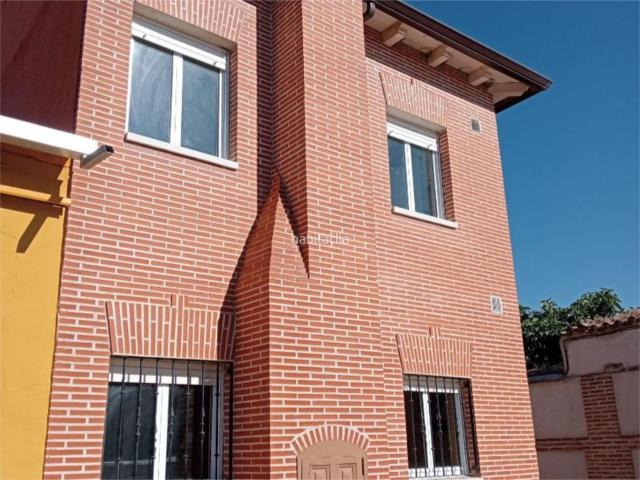 Casa adosada en venta en Rueda. Rueda calle la calva. Casas adosadas.