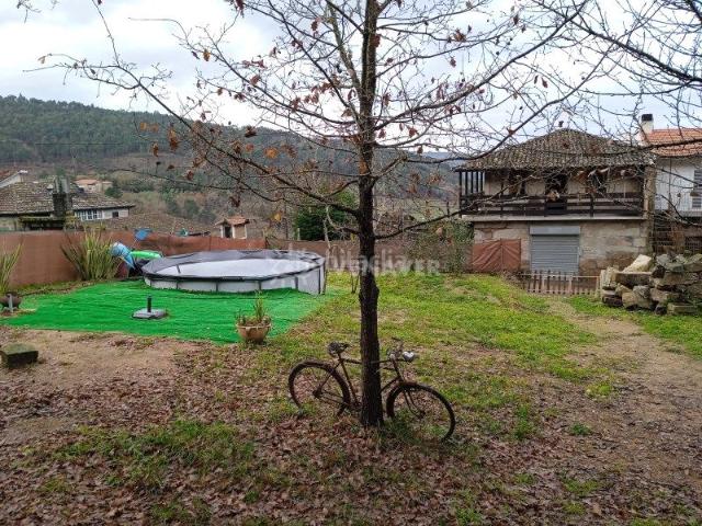 Casa adosada en venta en Toén. Preciosa casa rural a reformar. Casas adosadas.