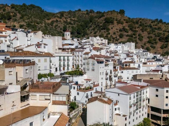 Casa adosada en Venta en Tolox
