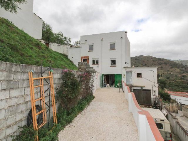 Casa adosada en Venta en Tolox