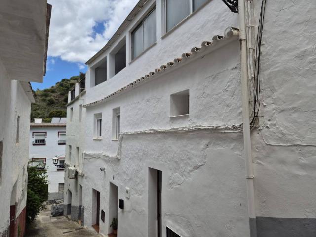 Casa adosada en Venta en Tolox