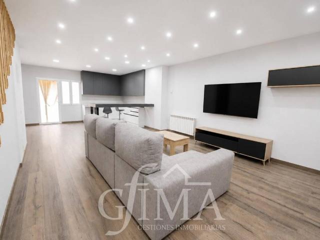Casa adosada en Venta en Tomelloso