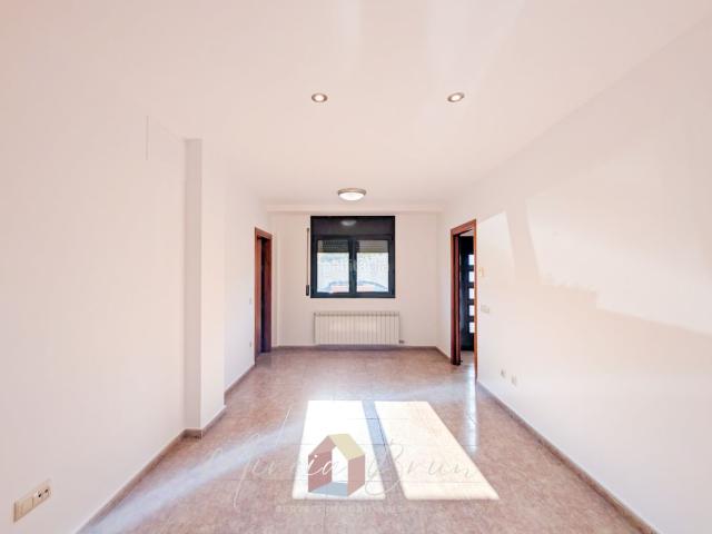 Casa adosada en venta en Tona. Casas adosadas.