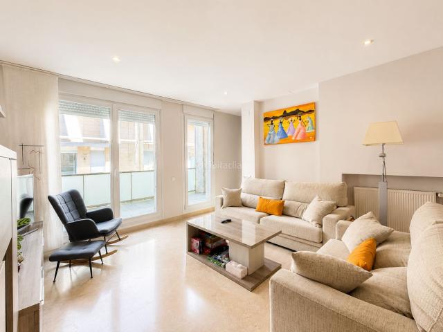 Casa adosada en venta en Tona. ELEGANCIA, CONFORT Y CALIDAD DE VIDA EN UNA EXCELENTE CASA UNIFAMILIAR. Casas adosadas.