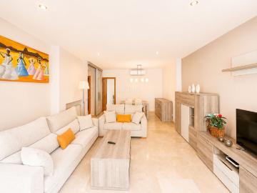 Casa adosada en venta en Tona. ELEGANCIA, CONFORT Y CALIDAD DE VIDA EN UNA EXCELENTE CASA UNIFAMILIAR. Casas adosadas.