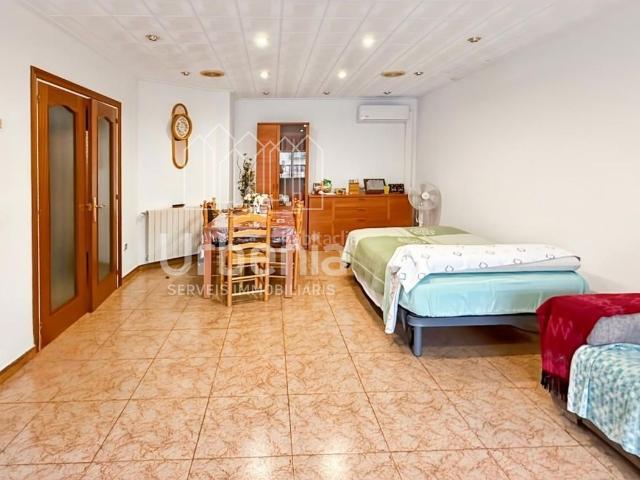Casa adosada en venta en Tordera, Tordera. Casa apareada en Tordera con gran garaje y terrazas!. Casas adosadas.
