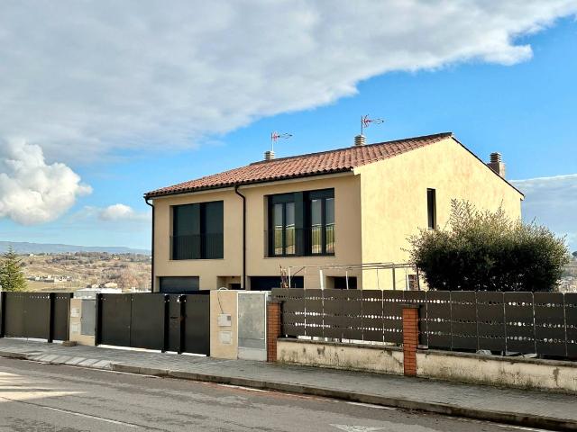 Casa adosada en Venta en Torelló