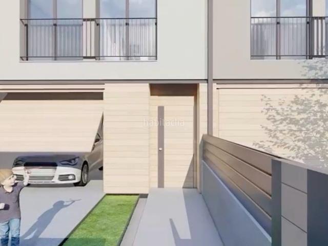 Casa adosada en venta en Torelló. Chalet adosado en venta en Calle la Molina. Casas adosadas.