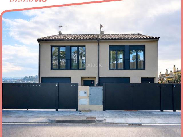Casa adosada en venta en Torelló. Espectacular casa a Torelló amb 80 m² de jardí. Casas adosadas.