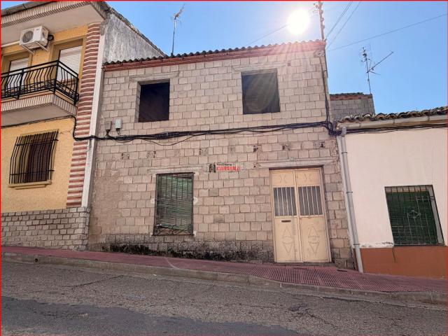 Casa adosada en venta en Torre de Esteban Hambrán La. Casas adosadas Torre de Esteban Hambrán.