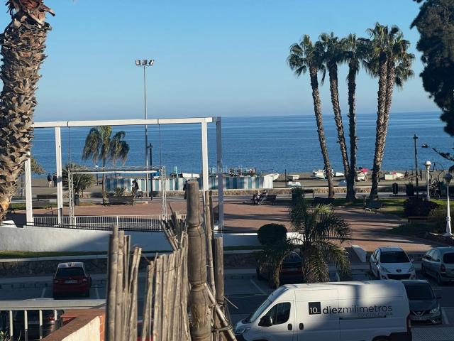 Casa adosada en venta en Torre del Mar, Poniente Faro. Encantadora casa, ubicada a solo unos pasos del mar. Casas adosadas Torre del.