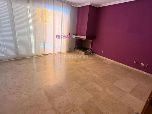 Casa adosada en venta en Torrejón de Ardoz, Cañada Mancha Amarilla. CHALET ADOSADO CON 5 DORMITORIOS, 2 BAÑOS Y ASEO. PATIO, TERRAZA Y GARAJE PRIVADO! PISCINA COMUNITARIA. Casas adosadas Torrejón.